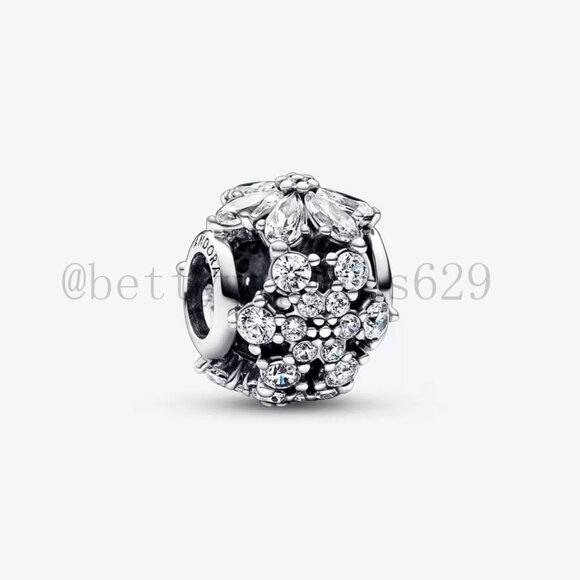 Pandora Sparkling Herbarium Cluster Round Charm - Picture 1 of 5